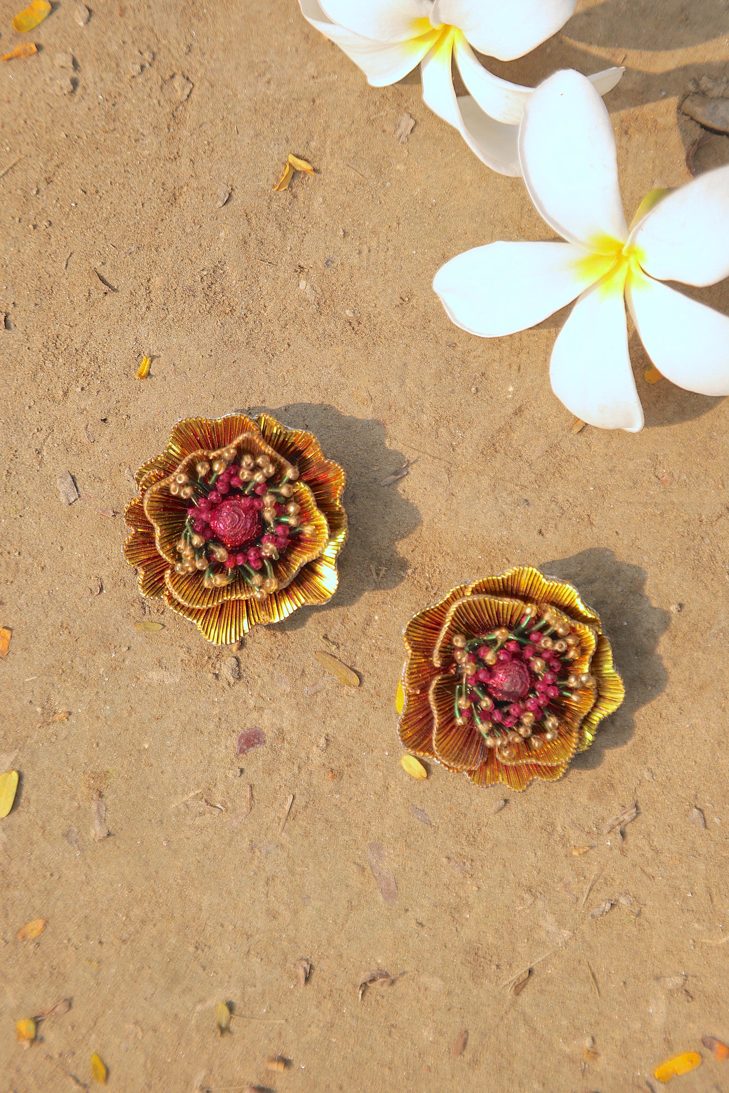 ANEMON GOLD EARRING