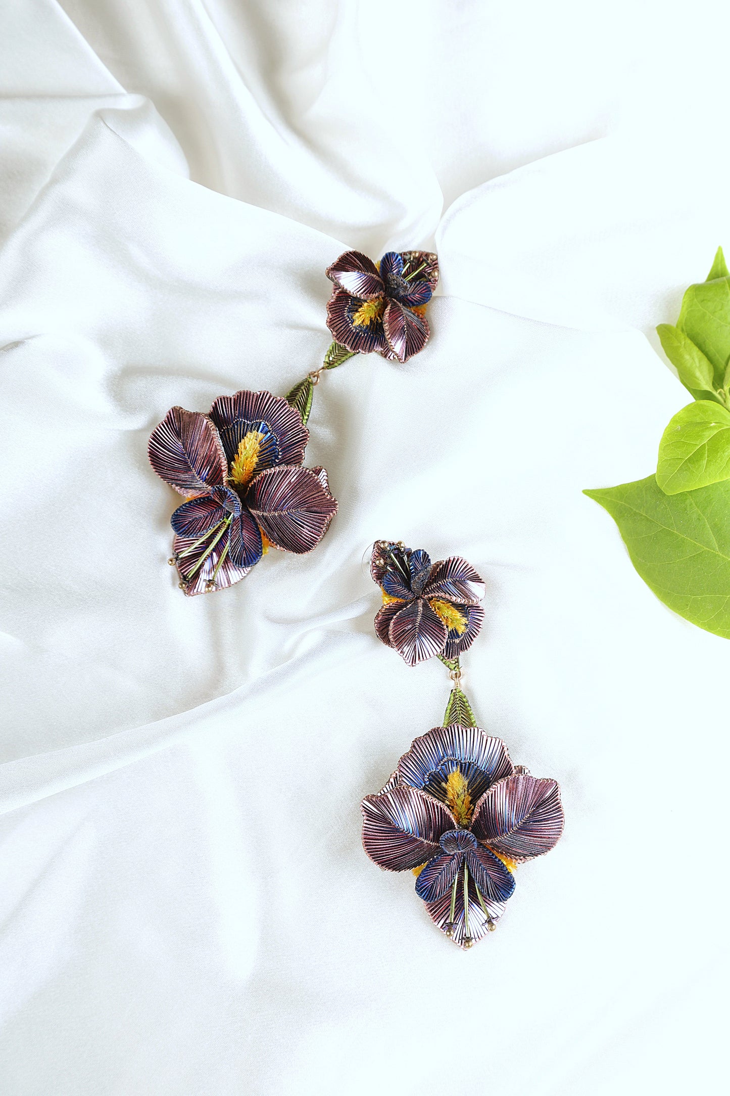 IRIS GRAND DUO PURPLE EARRING