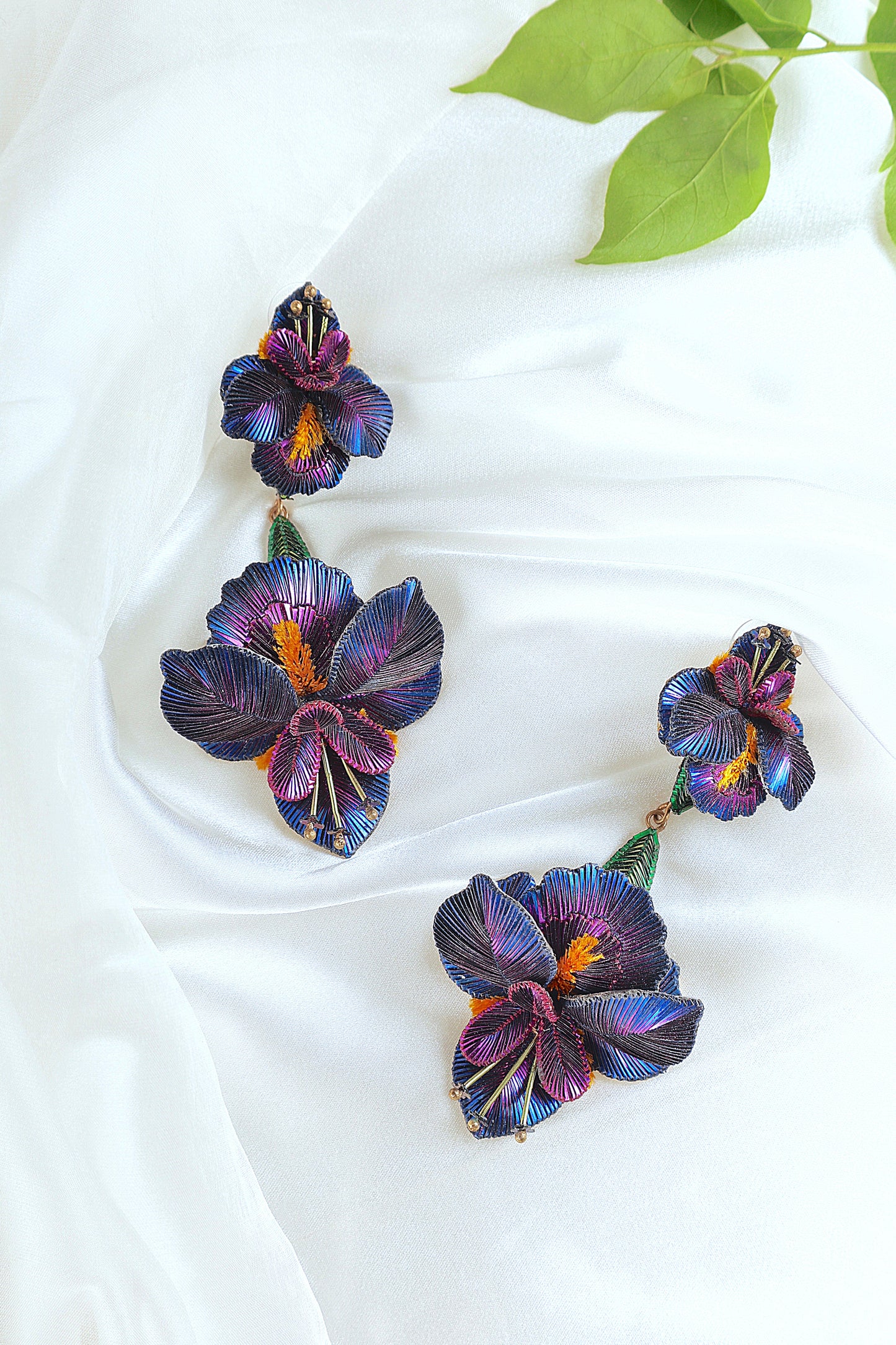 IRIS GRAND DUO PURPLE EARRING