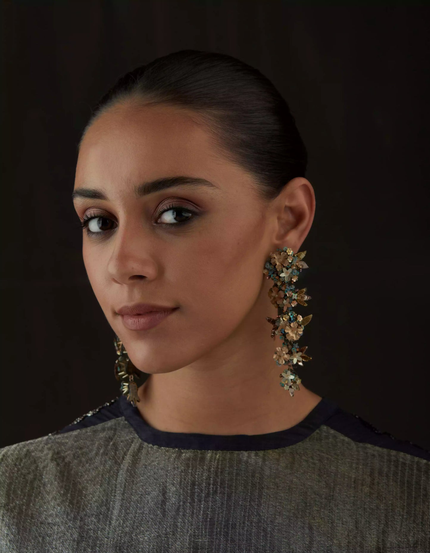 QUARTZ CASCADE EARRING - GREY