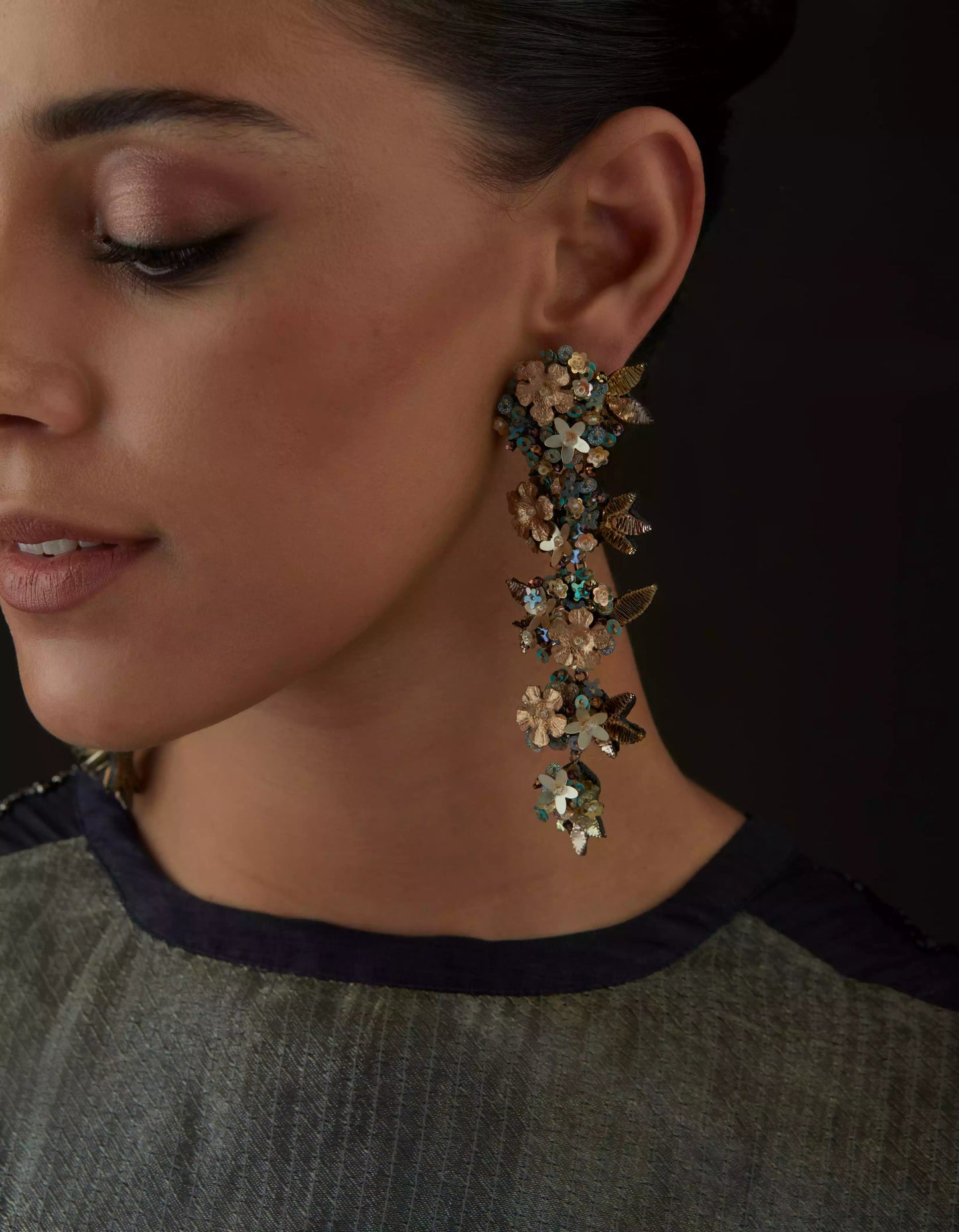 QUARTZ CASCADE EARRING - GREY