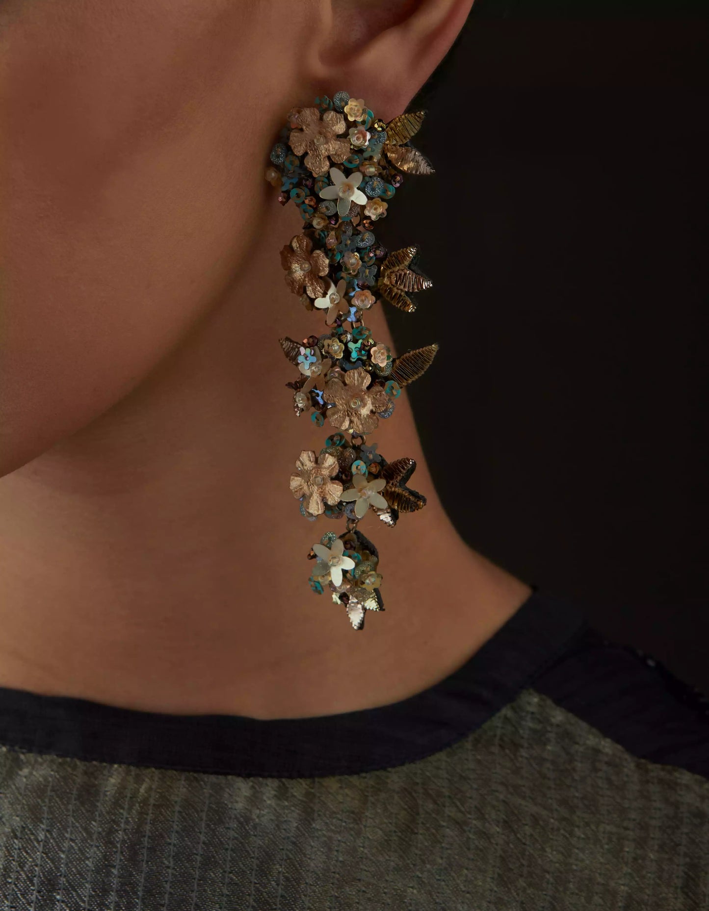 QUARTZ CASCADE EARRING - GREY